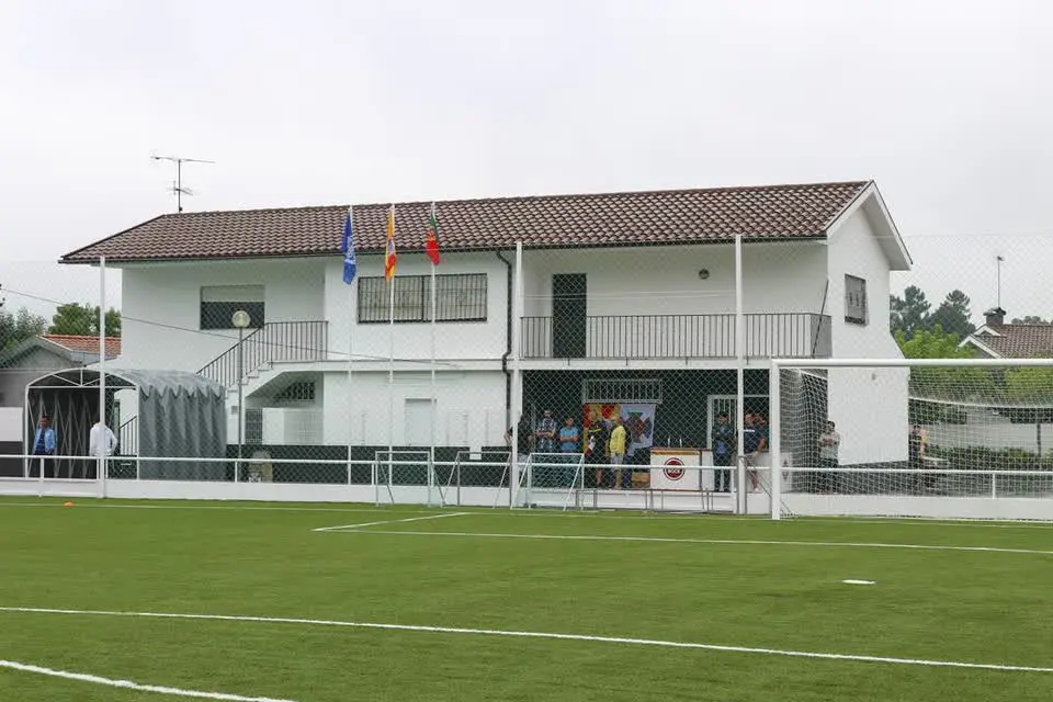 Sede do FC Roriz junto ao relvado do Parque de Jogos